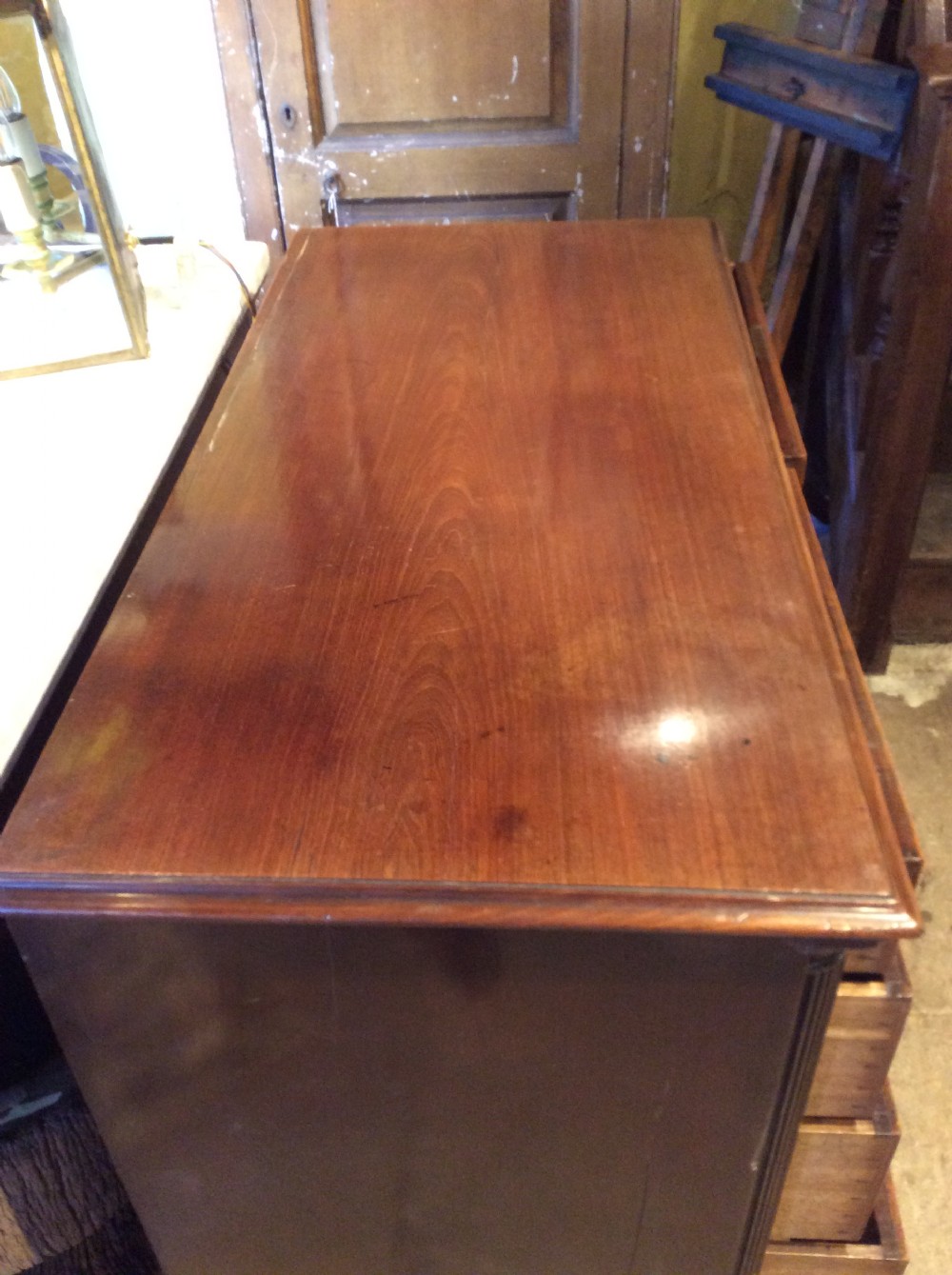 18thC North Country Mahogany chest of drawers View VIII