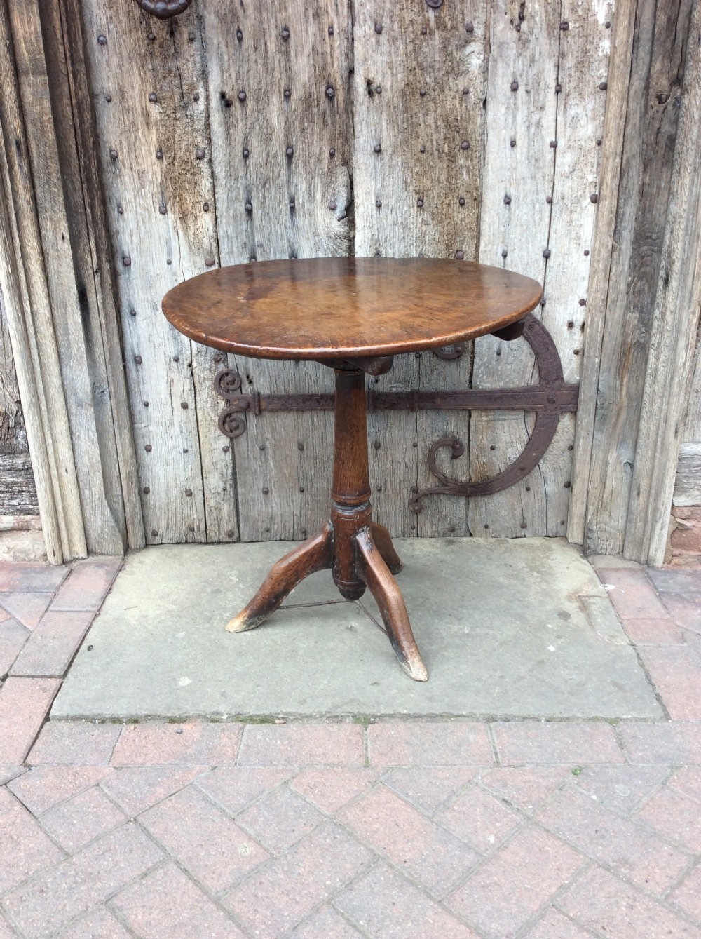 18thC Oak primitive tripod table View II