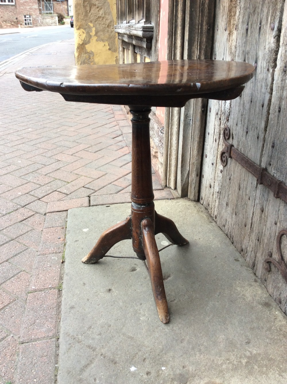 18thC Oak primitive tripod table View V