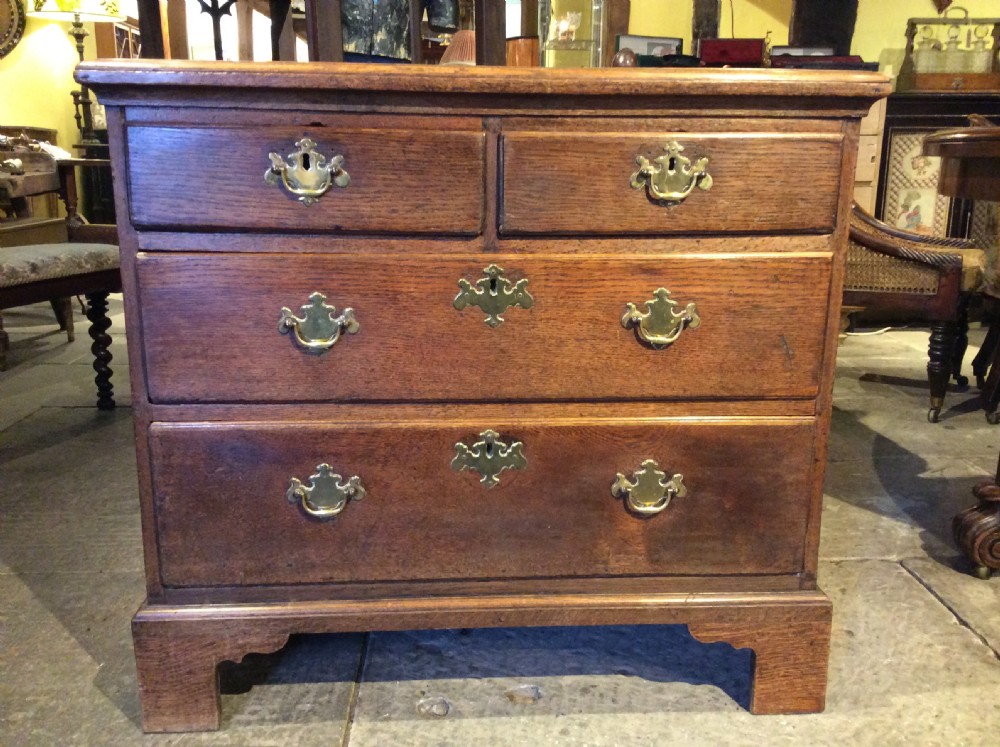 18thC small Oak chest of drawers on bracket feet View II