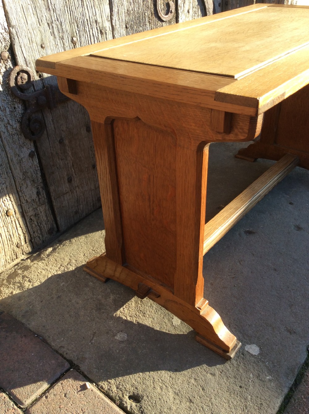 Cotswold school Oak rectangular shape table View V