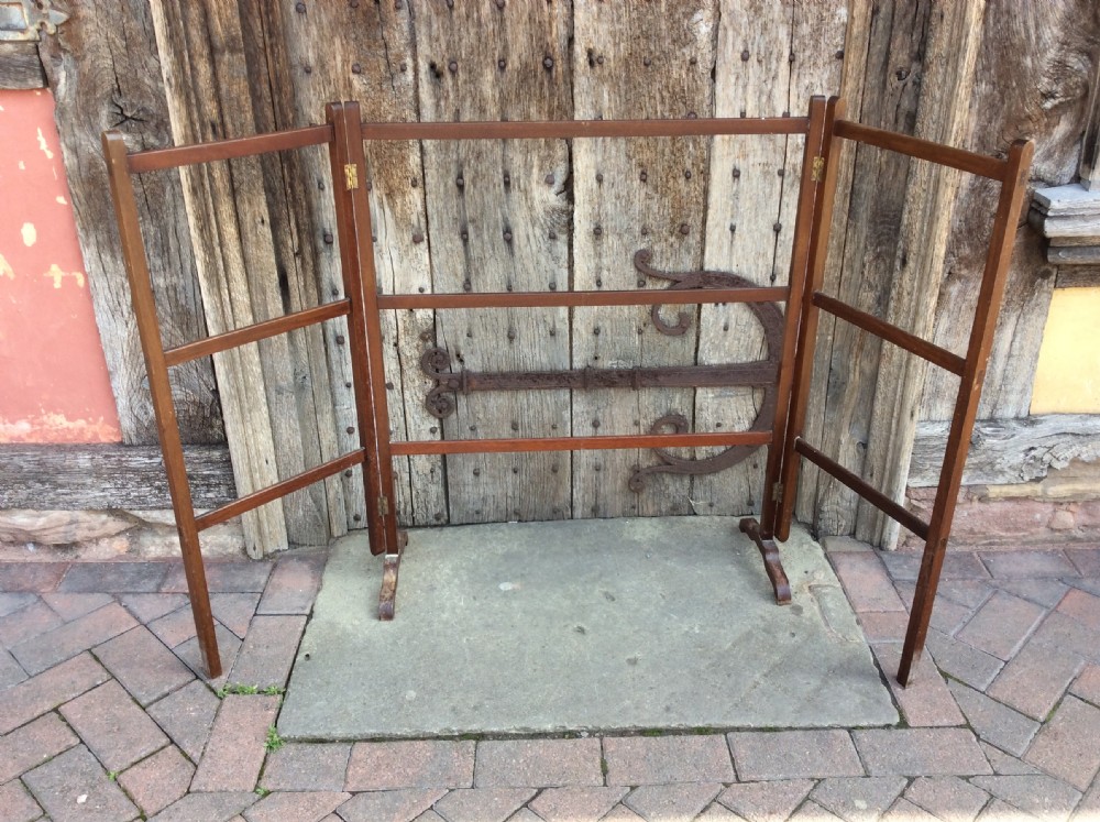 An Edwardian mahogany 3 fold towel rail