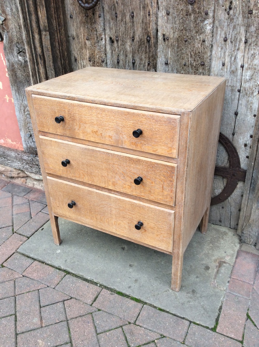 A 20thC pale oak Heals chest of drawers View III