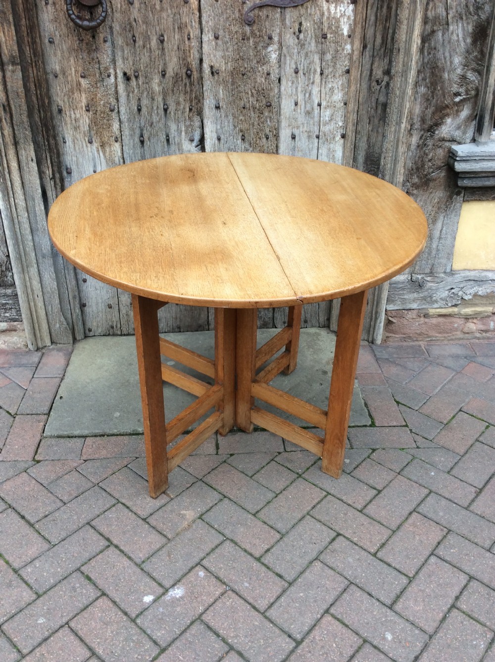 An early 20thC Arts & Craft light oak gateleg table View II