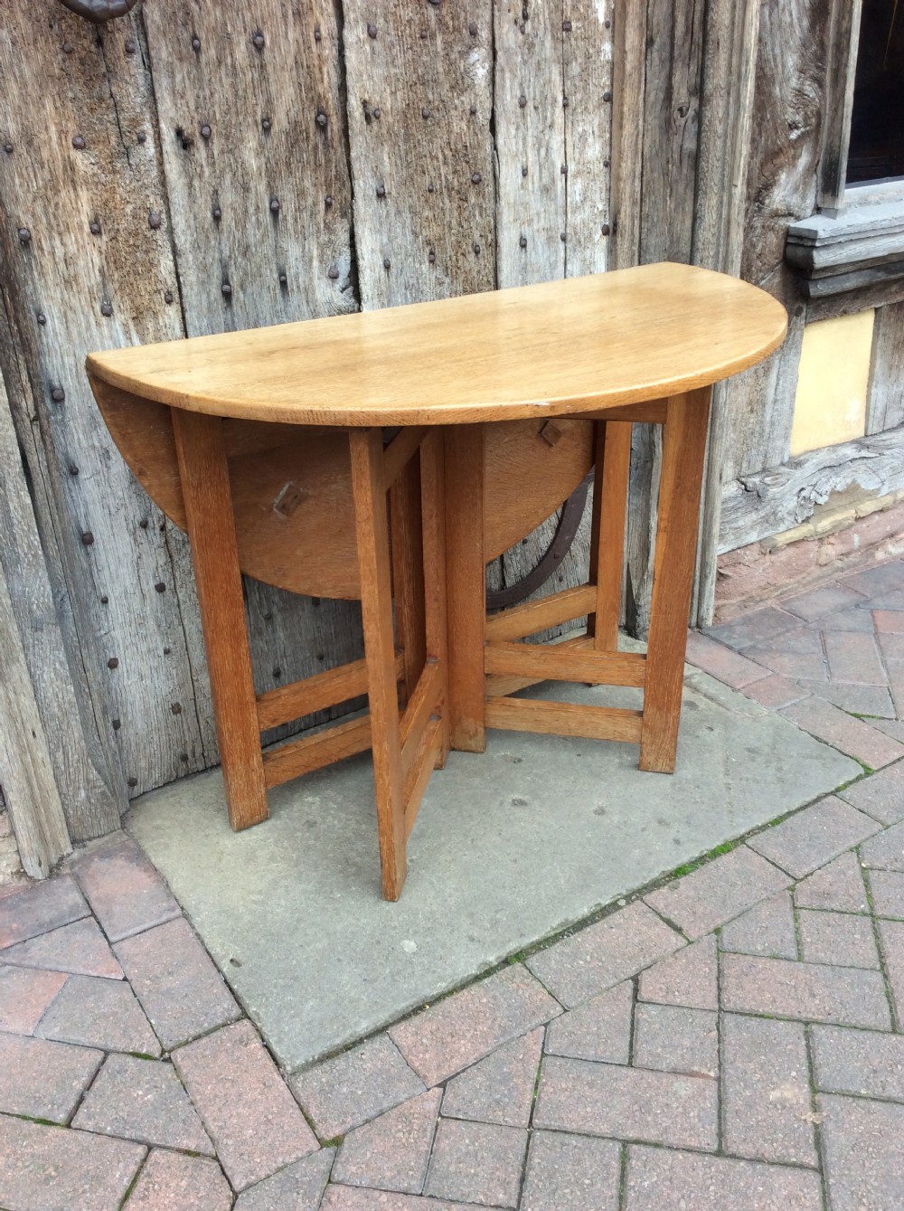 An early 20thC Arts & Craft light oak gateleg table View III