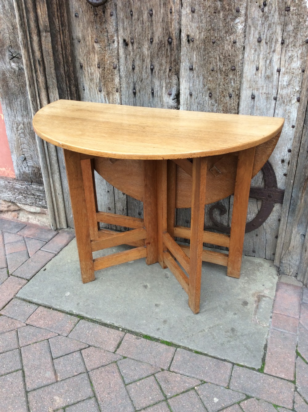 An early 20thC Arts & Craft light oak gateleg table View VII