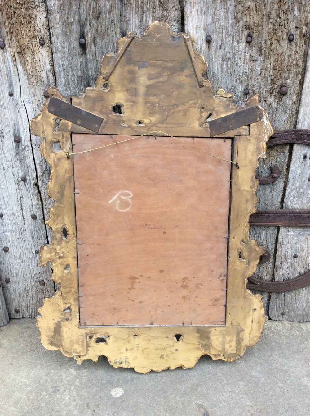 An 18thC Italian carved & gilded mirror View IV