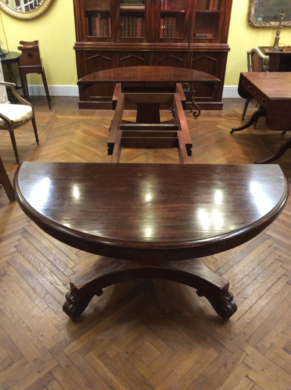 A 19thC Mahogany extending dining table View II