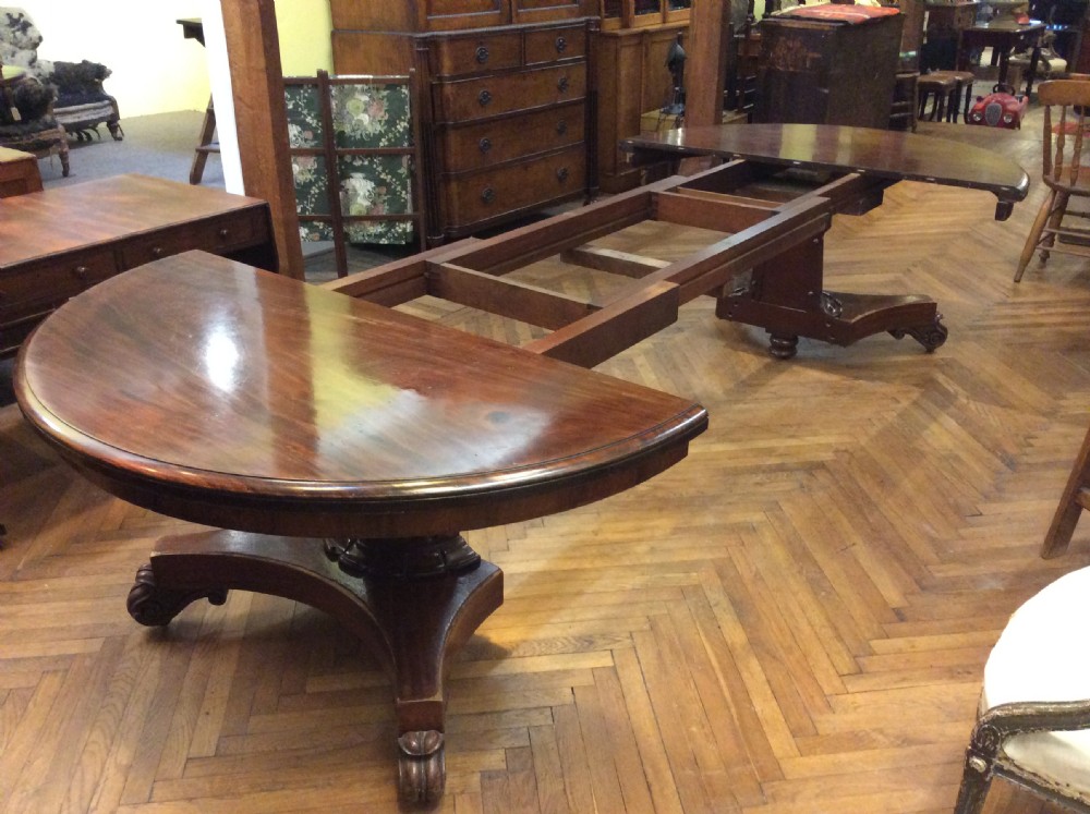 A 19thC Mahogany extending dining table View IV