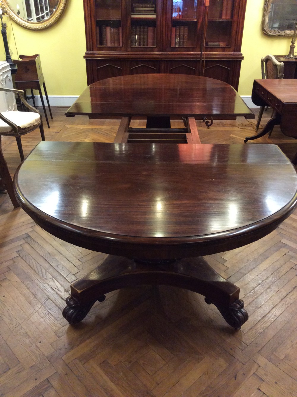 A 19thC Mahogany extending dining table View VI