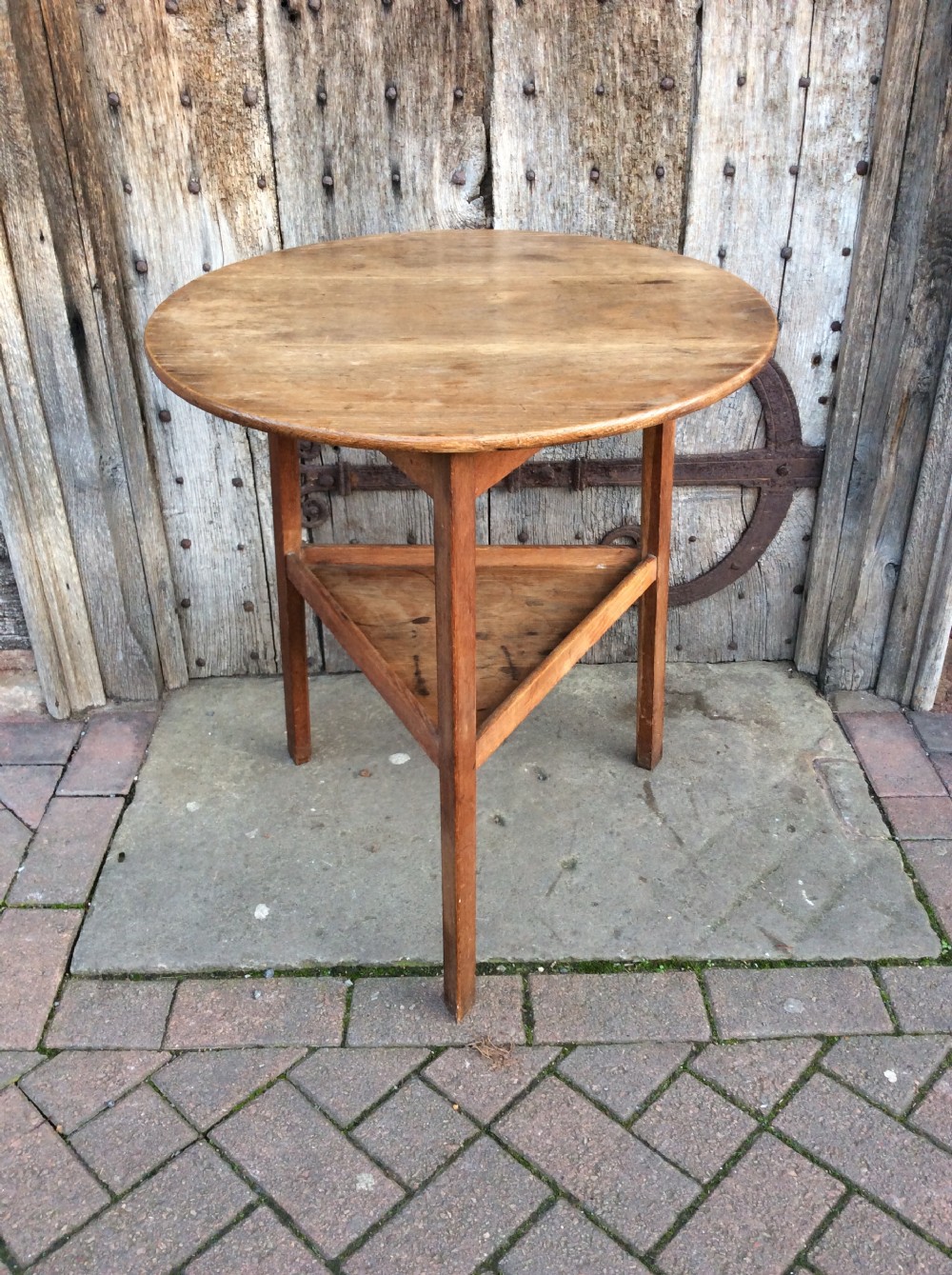 An early 20thC oak cricket table View II