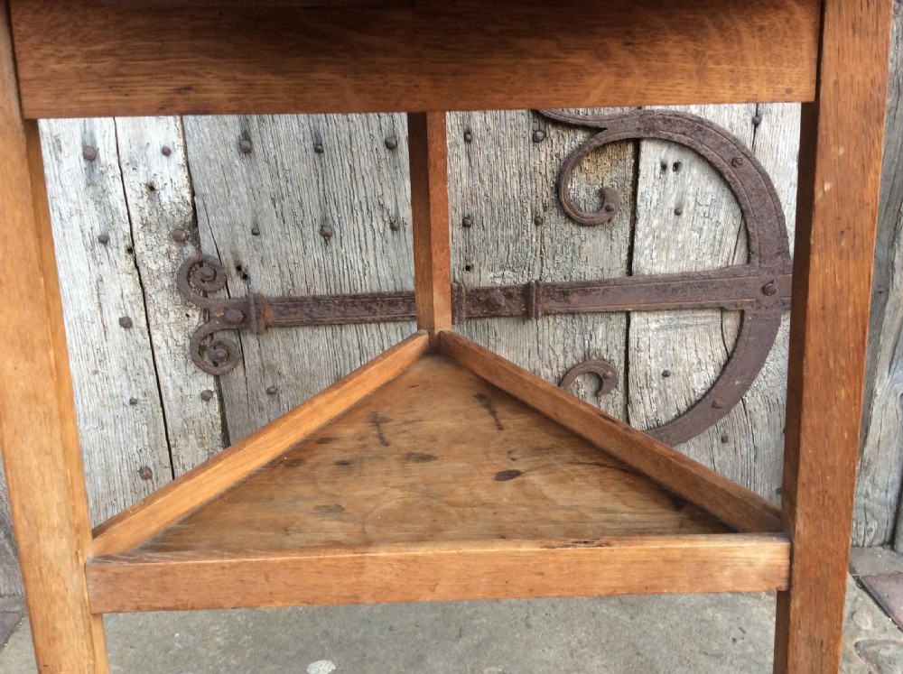 An early 20thC oak cricket table View IV