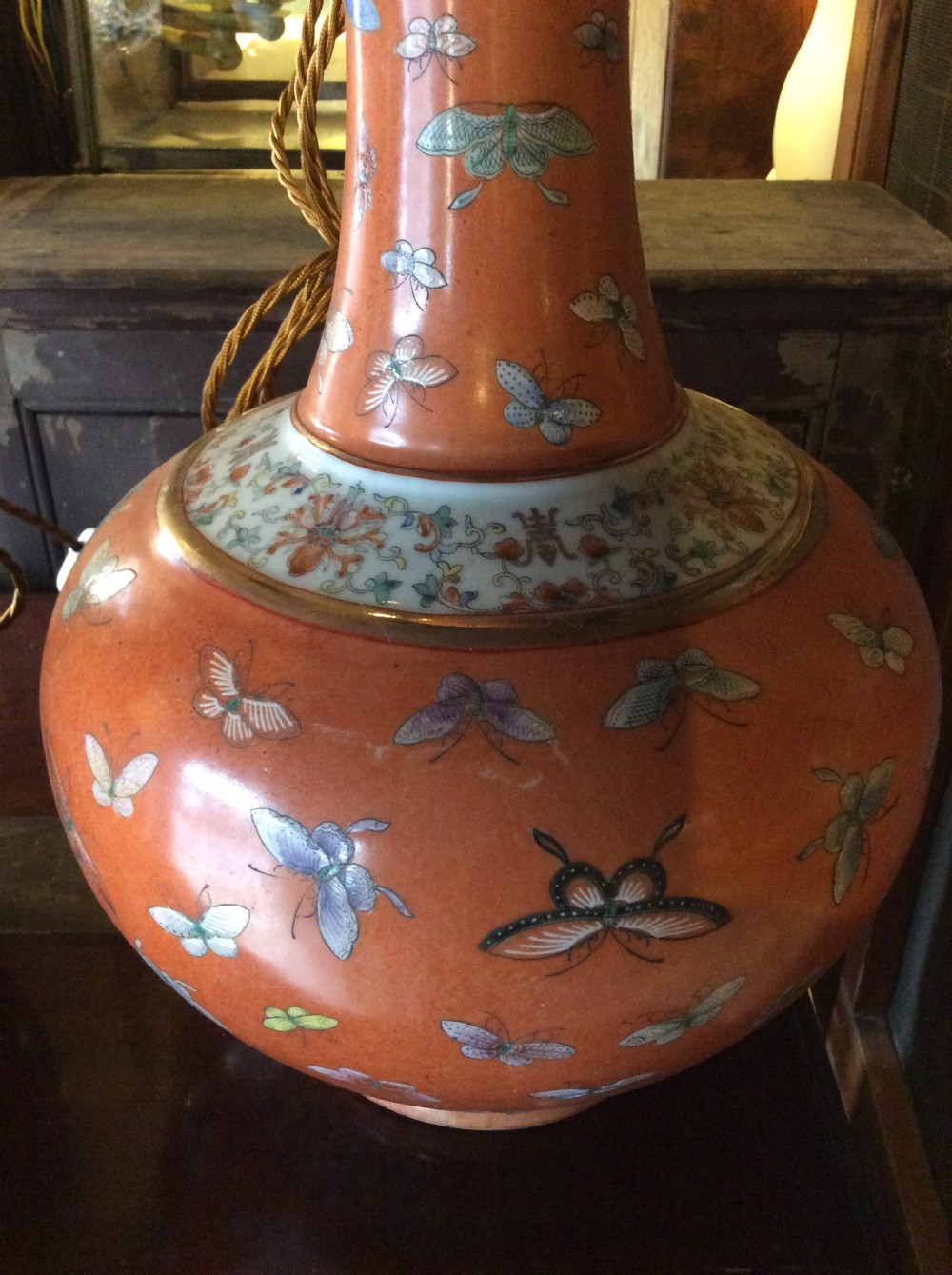 A  very near pair of lamps, both with the «  hundred butterfly » pattern   View VIII