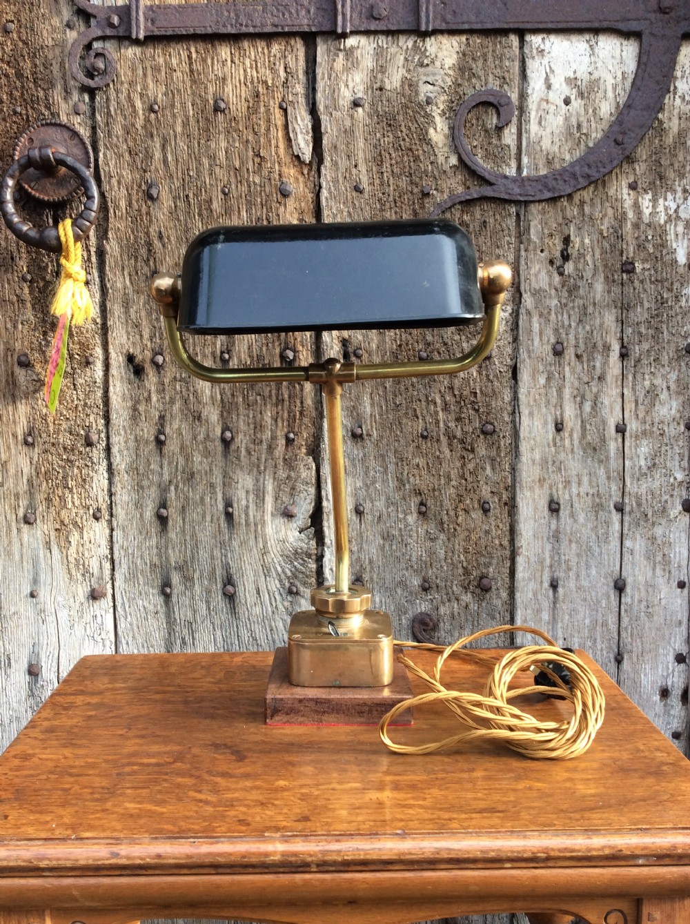 An early 20thC heavy quality brass table lamp