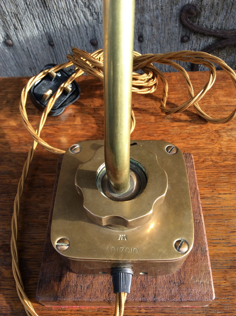 An early 20thC heavy quality brass table lamp View IV