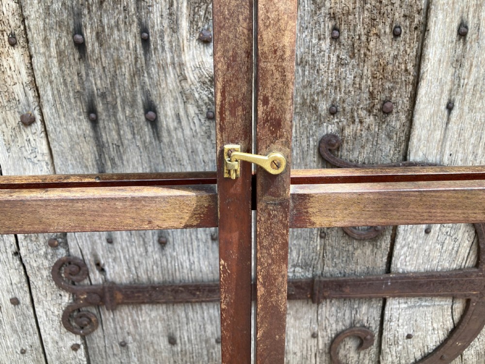 A nineteenth-century mahogany three-fold towel rail featuring horizontal drying bars, brass hinges, and a solid lower wooden shelf. View IV