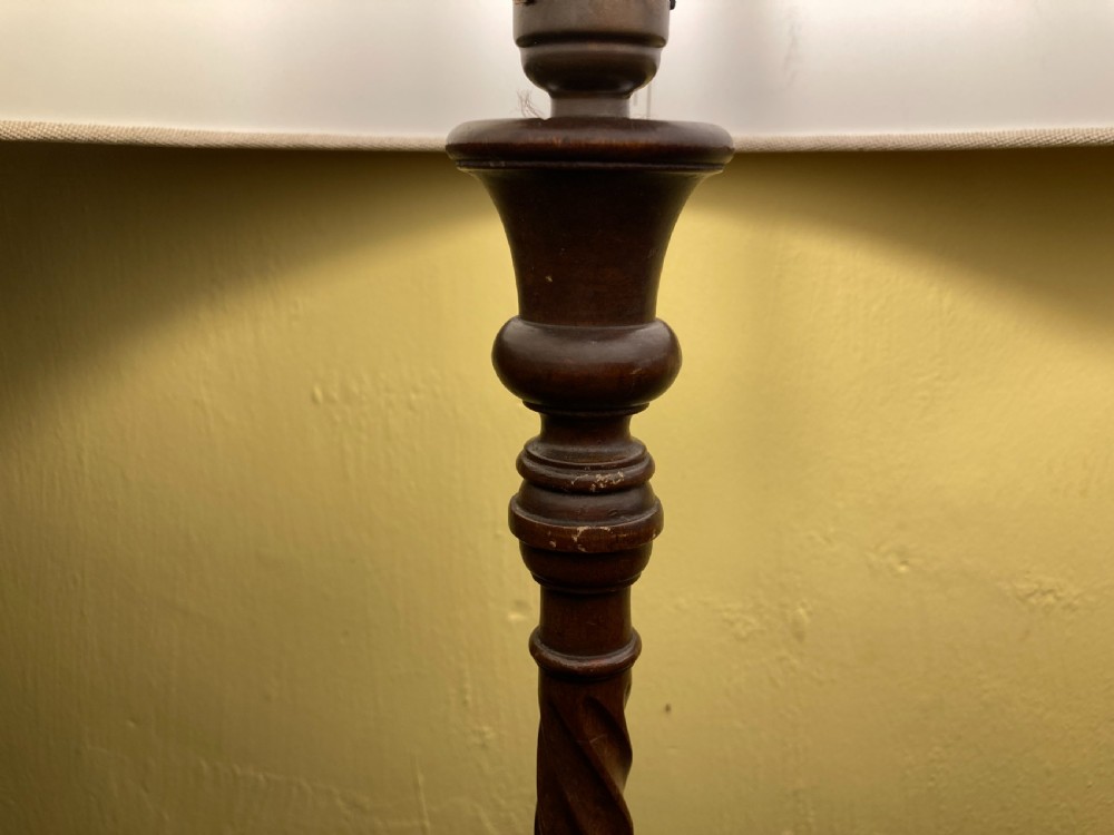 A pair of 19th century tall, fine quality, turned mahogany table lamps View VI