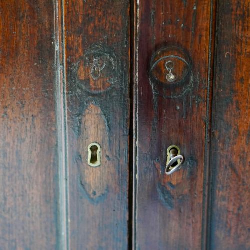 LARGE GEORGE II OAK DOUBLE FLOORSTANDING CORNER CUPBOARD - ADDITIONAL PHOTO 16