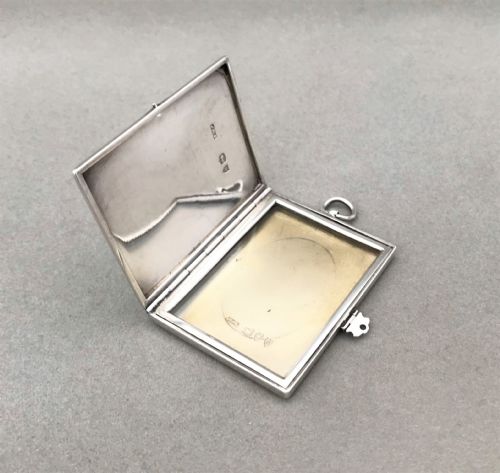 fig 2. A superb Victorian silver travelling photo frame