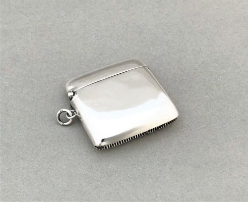 An Elegant and Stylish Edwardian Silver Vesta