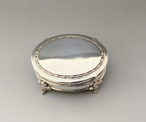 fig 1. A lovely George V period silver trinket box