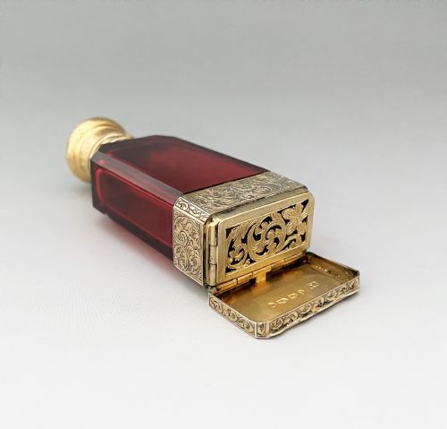 A Stunning Victorian Silver Gilt Scent Bottle/vinaigrette Bottle