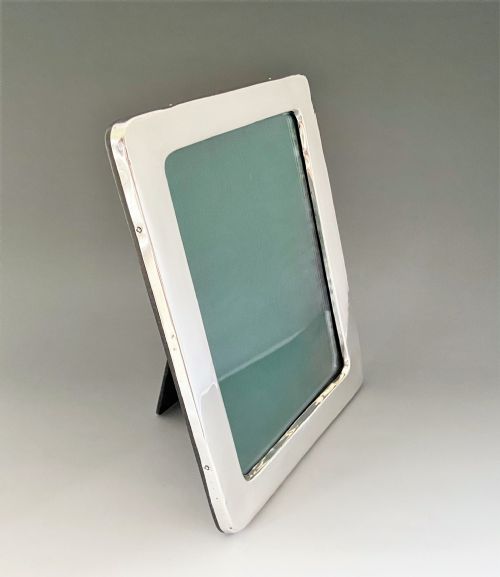 fig 1. A good silver portrait photo frame