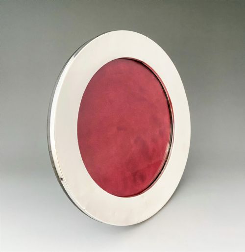 An Edwardian Circular Silver Photo Frame