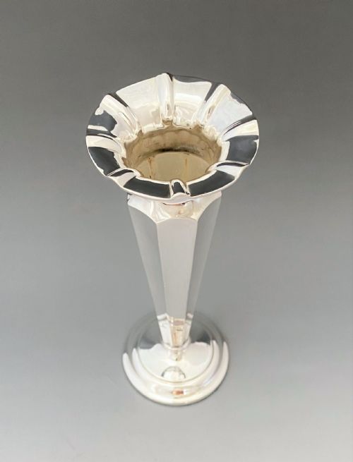 fig 1. A handsome Edwardian silver vase