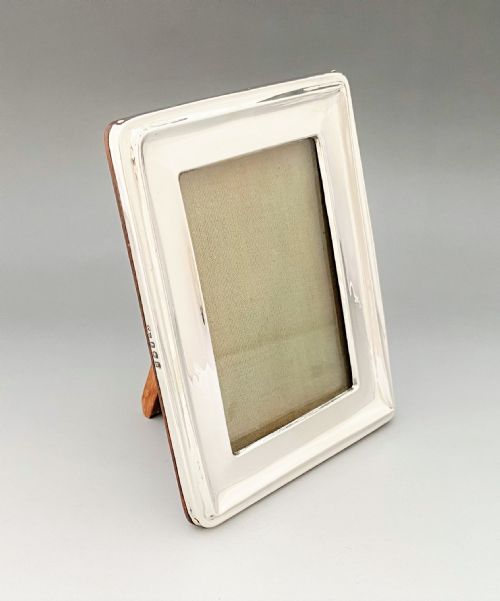fig 1. A lovely George V silver photo frame