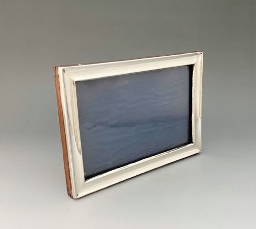 An Elegant Silver Landscape/portrait Silver Photo Frame