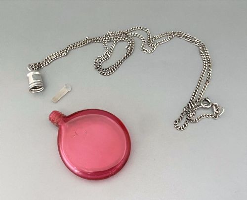 A GORGEOUS VICTORIAN SILVER MOUNTED CRANBERRY 'PENNY' SCENT BOTTLE - ADDITIONAL PHOTO 2