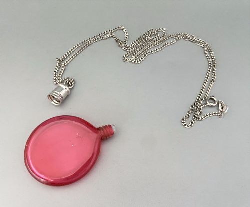 A GORGEOUS VICTORIAN SILVER MOUNTED CRANBERRY 'PENNY' SCENT BOTTLE - ADDITIONAL PHOTO 3