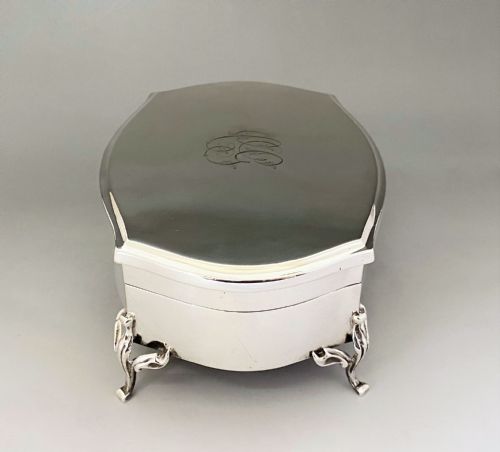 AN ATTRACTIVE AND GOOD SIZED SILVER JEWEL TRINKET BOX - ADDITIONAL PHOTO 1