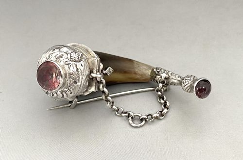 An Exquisite Early Victorian Silver Snuff Mull Vinaigrette