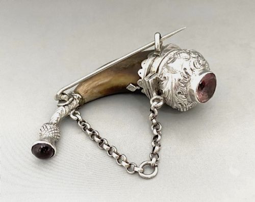 fig 1. An exquisite early Victorian Silver snuff mull Vinaigrette