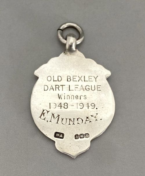 A RARE SILVER ENAMEL NOVELTY 'DARTS BOARD' WATCH FOB - ADDITIONAL PHOTO 2