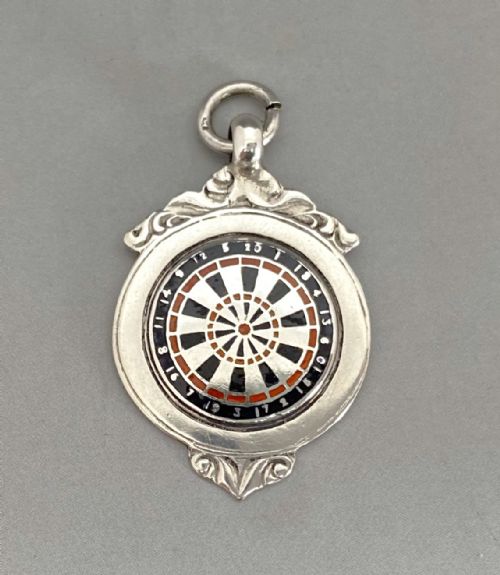 A RARE SILVER ENAMEL NOVELTY 'DARTS BOARD' WATCH FOB - ADDITIONAL PHOTO 3