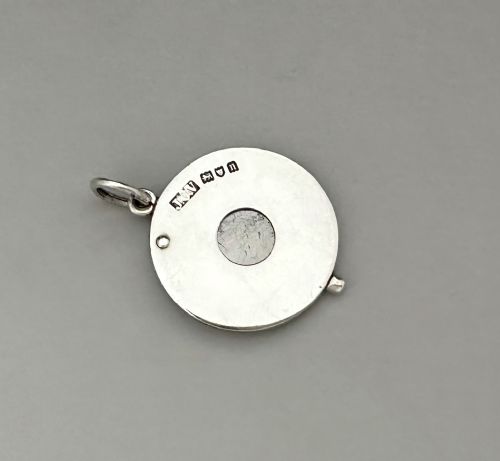 A UNUSUAL EDWARDIAN SILVER CHEROOT CUTTER - ADDITIONAL PHOTO 4