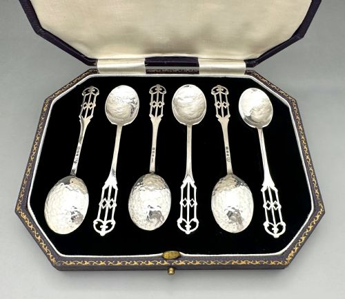 fig 2. A superb set of 6 boxed silver Arts & Crafts teaspoons by Amy Sandheim