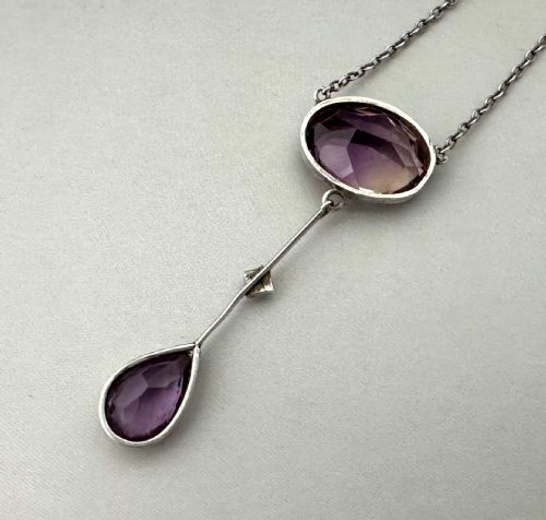 AN ELEGANT EARLY 20TH CENTURY SILVER AMETHYST NECKLACE PENDANT - ADDITIONAL PHOTO 2
