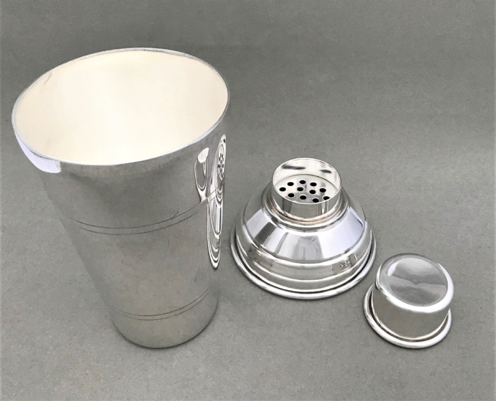 An attractive Art Deco silver plated cocktail shaker View IV