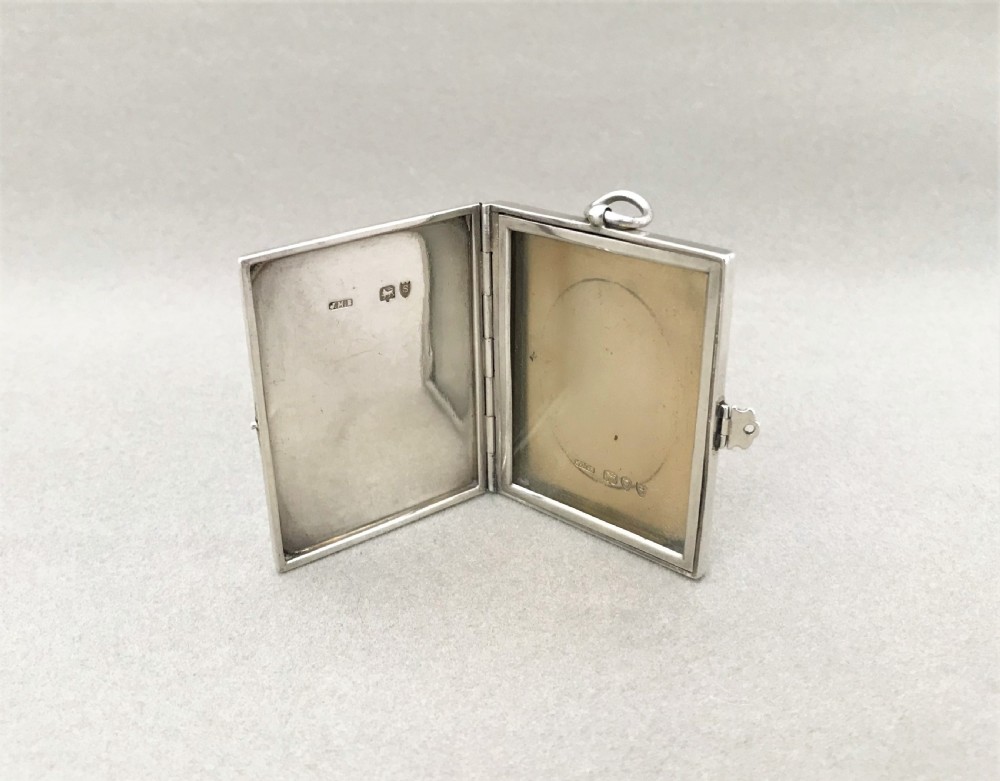 A superb Victorian silver travelling photo frame