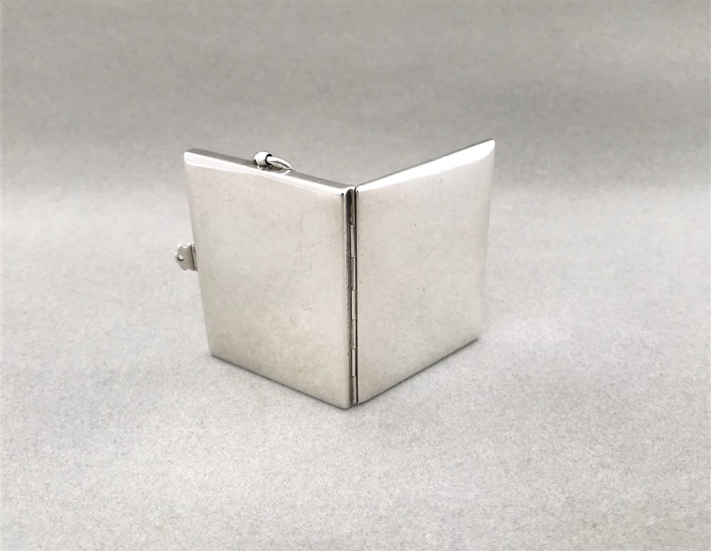 A superb Victorian silver travelling photo frame View II
