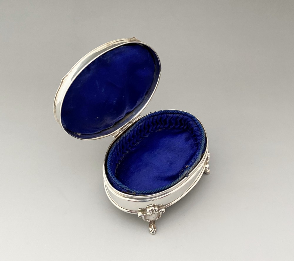 A lovely George V period silver trinket box View III