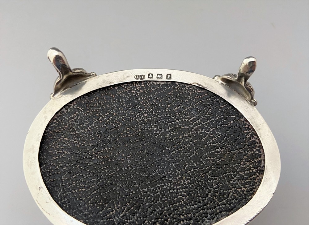 A lovely George V period silver trinket box View VII