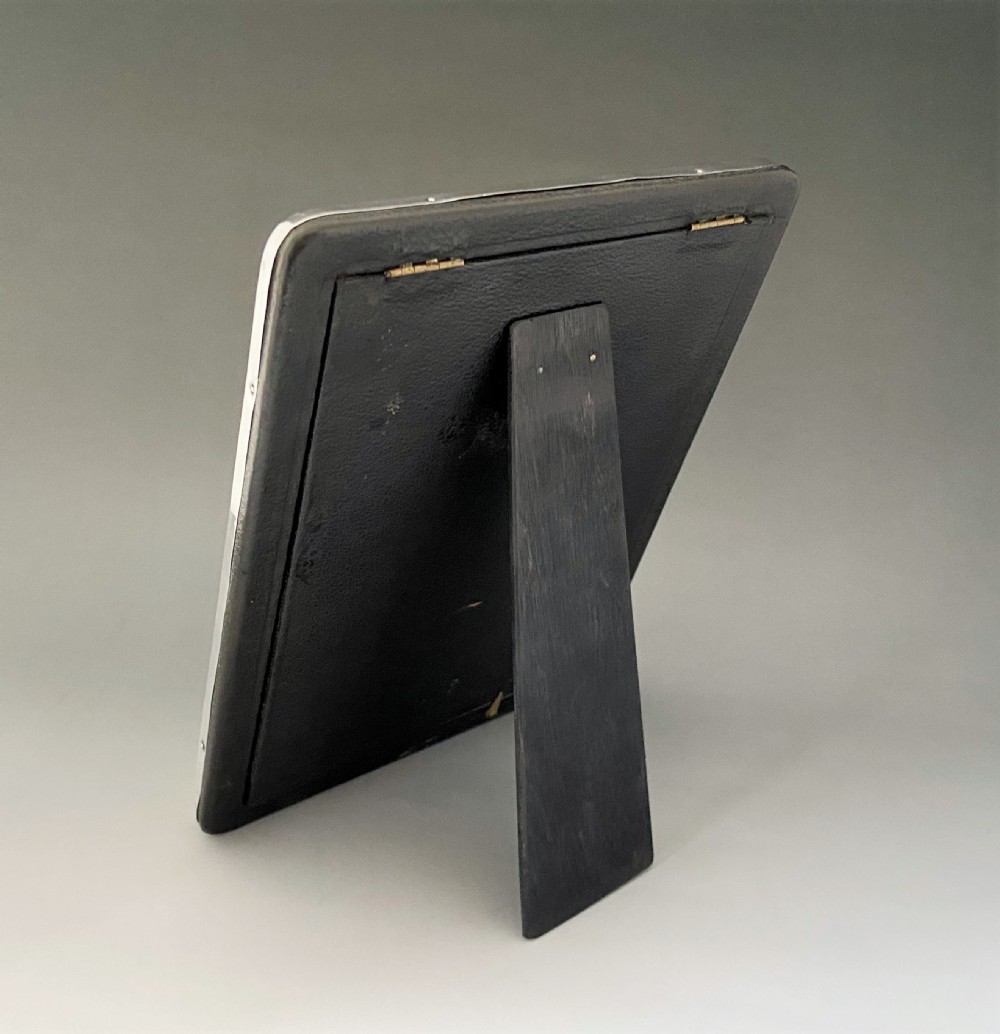 A good silver portrait photo frame View III