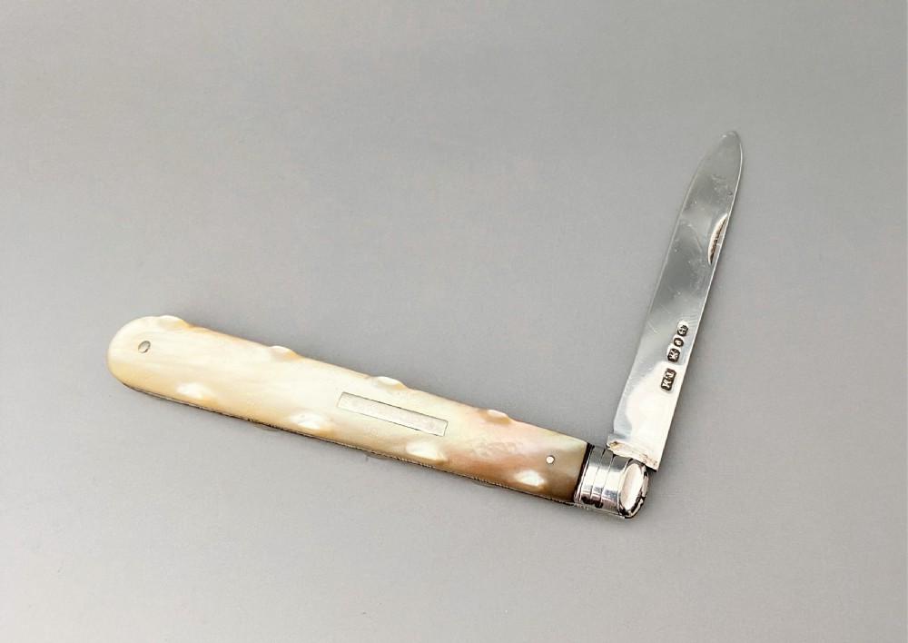 A fine Victorian silver & mother-of-pearl fruit knife View V