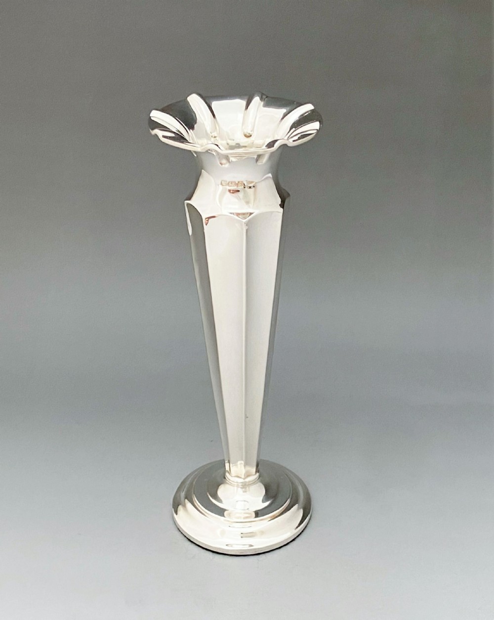 A stylish Edwardian silver trumpet vase