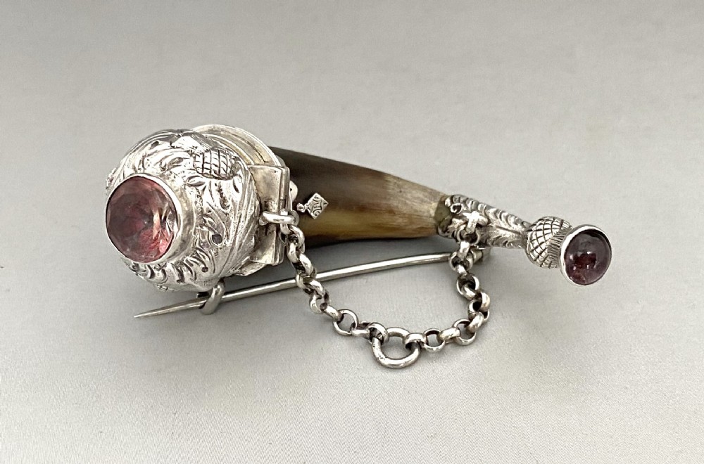 An exquisite early Victorian Silver snuff mull Vinaigrette 
